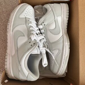 Nike dunk low in photon dust